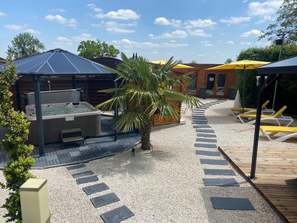 Logis Hotel Centrotel Et Spa Bulles D'Allier Montmarault Zewnętrze zdjęcie