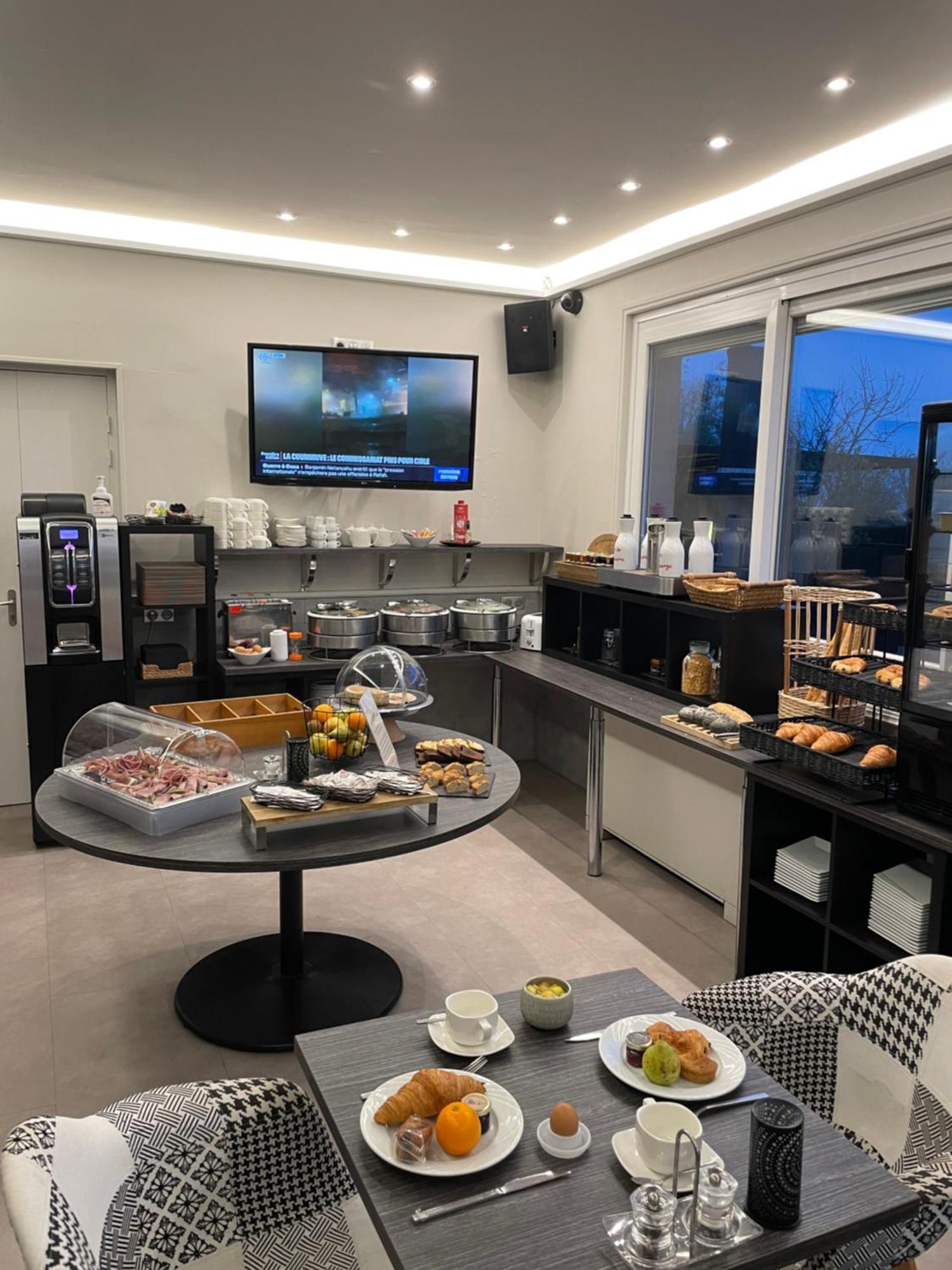 Logis Hotel Centrotel Et Spa Bulles D'Allier Montmarault Zewnętrze zdjęcie